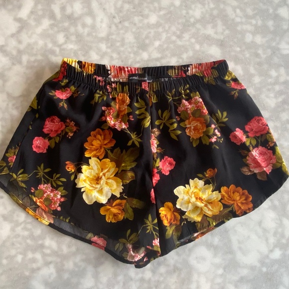 Floral high-waisted shorts - Picture 1 of 4